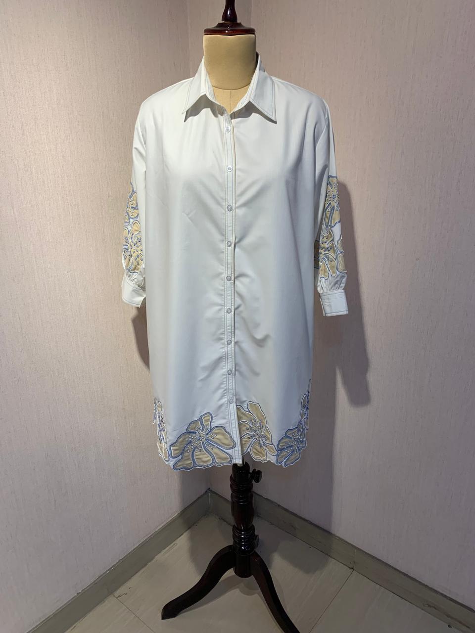 FLORAL EMBROIDERED DRESS WITH A STYLISH AND FRESH LOOK.