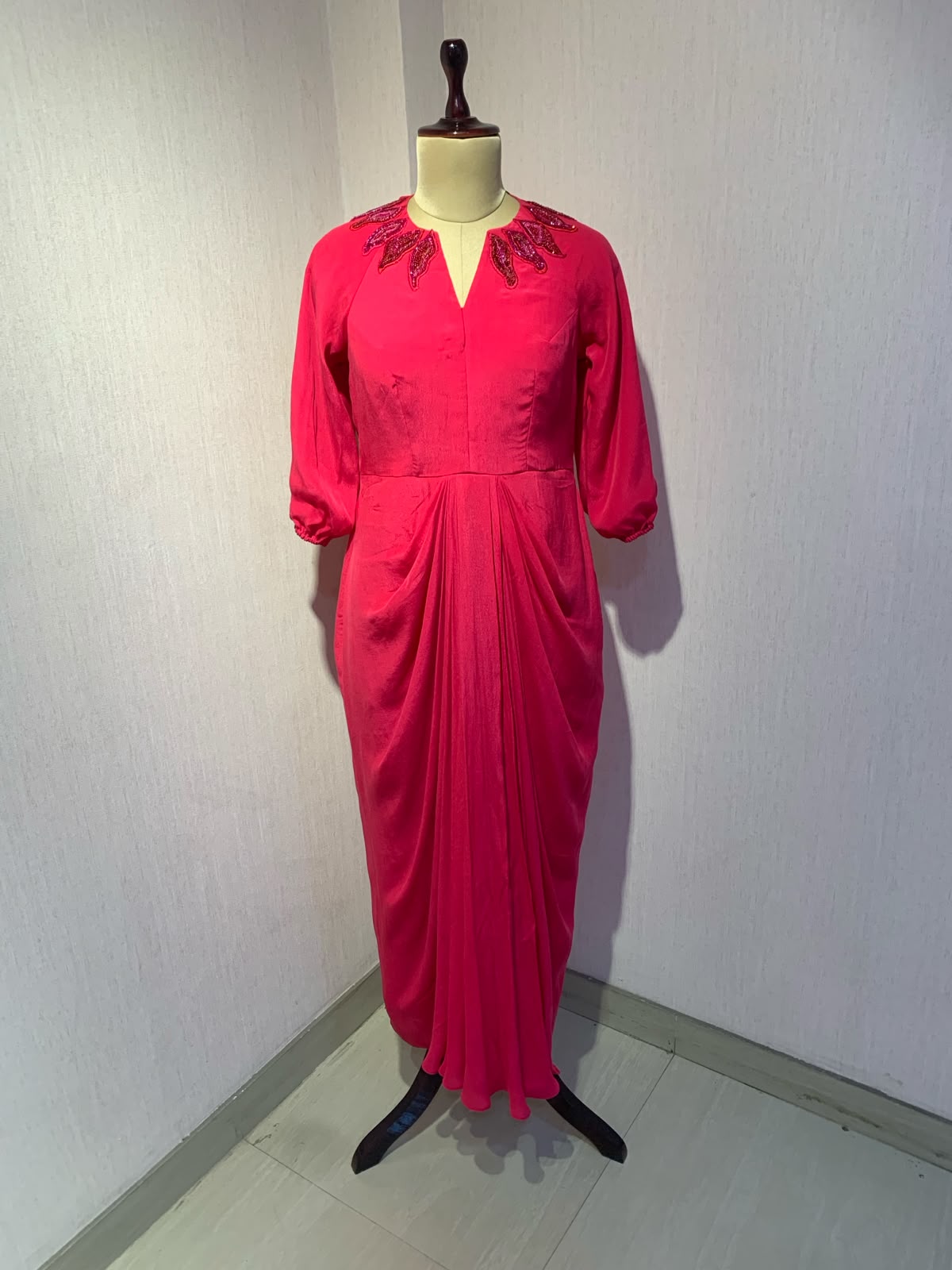 ELEGANT PINK EMBROIDERED DRAPED GOWN.