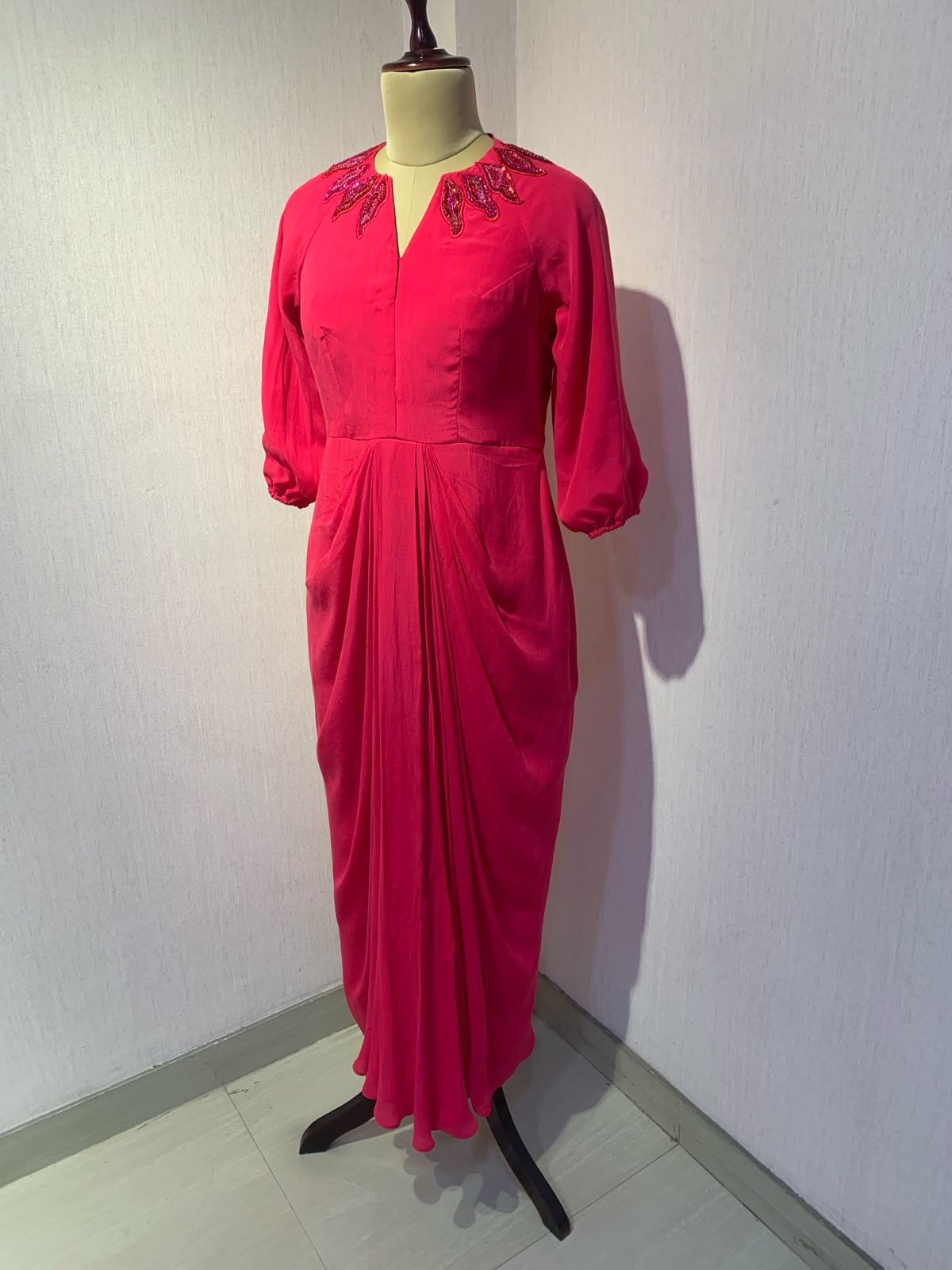 ELEGANT PINK EMBROIDERED DRAPED GOWN.