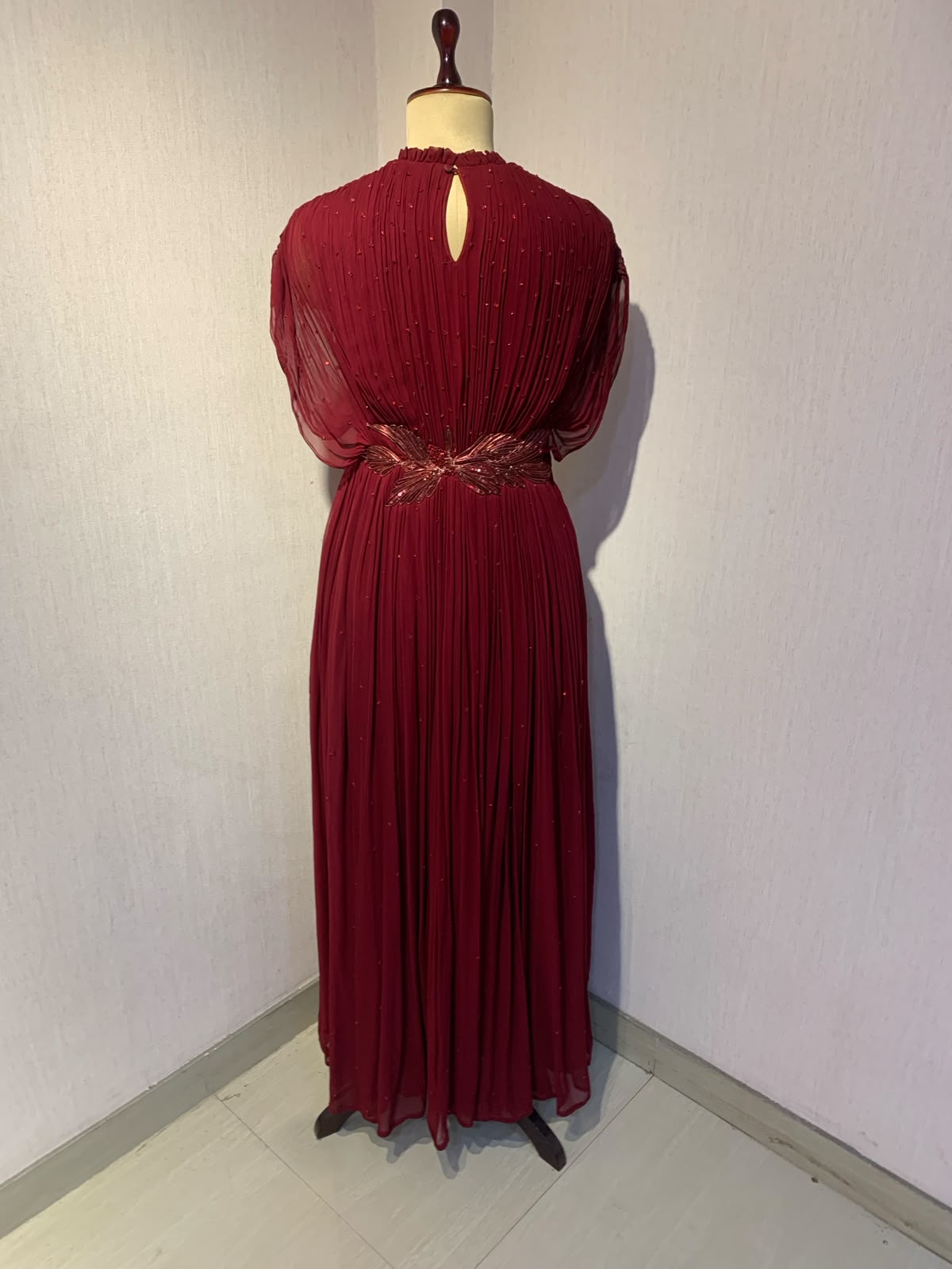MAROON WIRE EMBELLISHED PLEATED GOWN WITH SHEER SLEEVES.