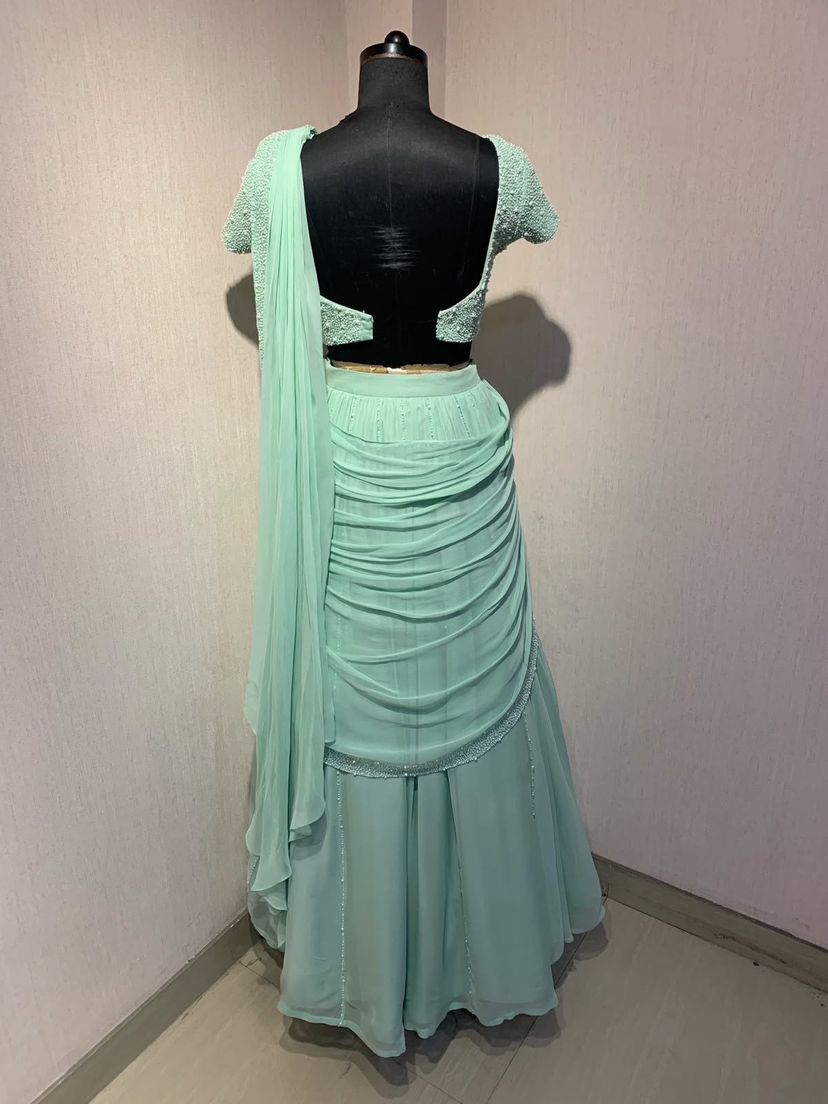 EMBELLISHED BLOUSE WITH DRAPED SAREE.
