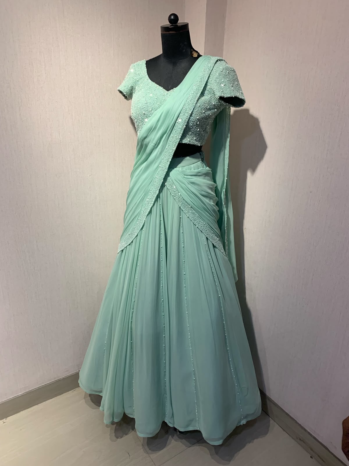 EMBELLISHED BLOUSE WITH DRAPED SAREE.