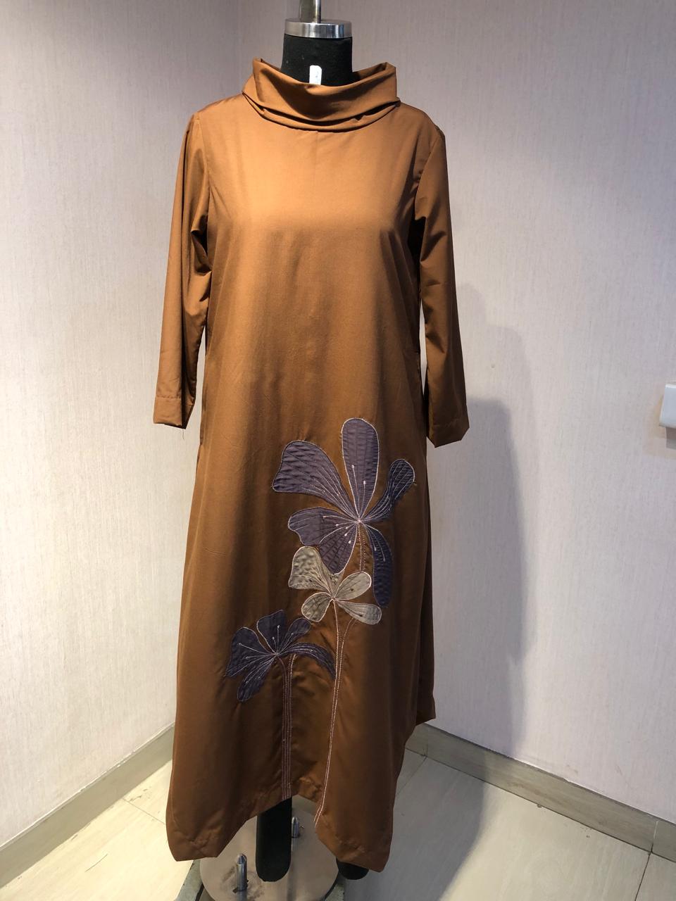 BROWN COTTON DRESS WITH FLORAL EMBROIDERY