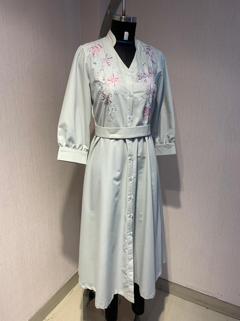 LIGHT GREY EMBROIDERY MIDI DRESS WITH BELT