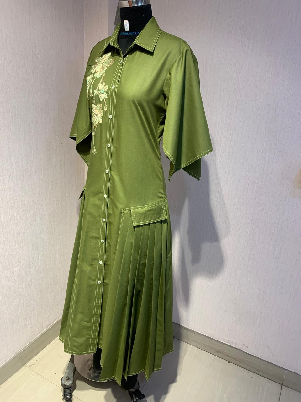 OLIVE GREEN MIDI DRESS WITH FLORAL EMBROIDERY WITH BELT.