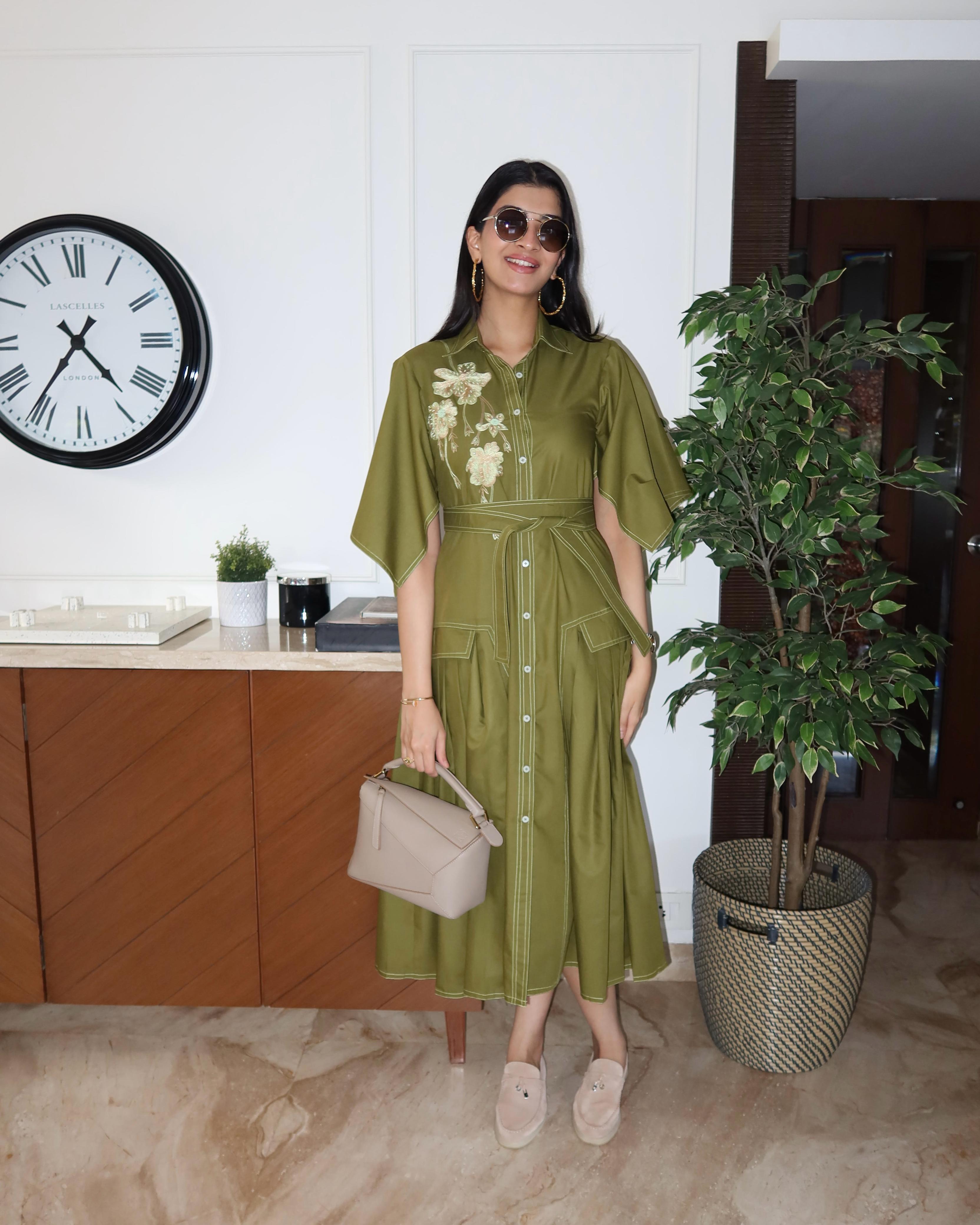 OLIVE GREEN MIDI DRESS WITH FLORAL EMBROIDERY WITH BELT.