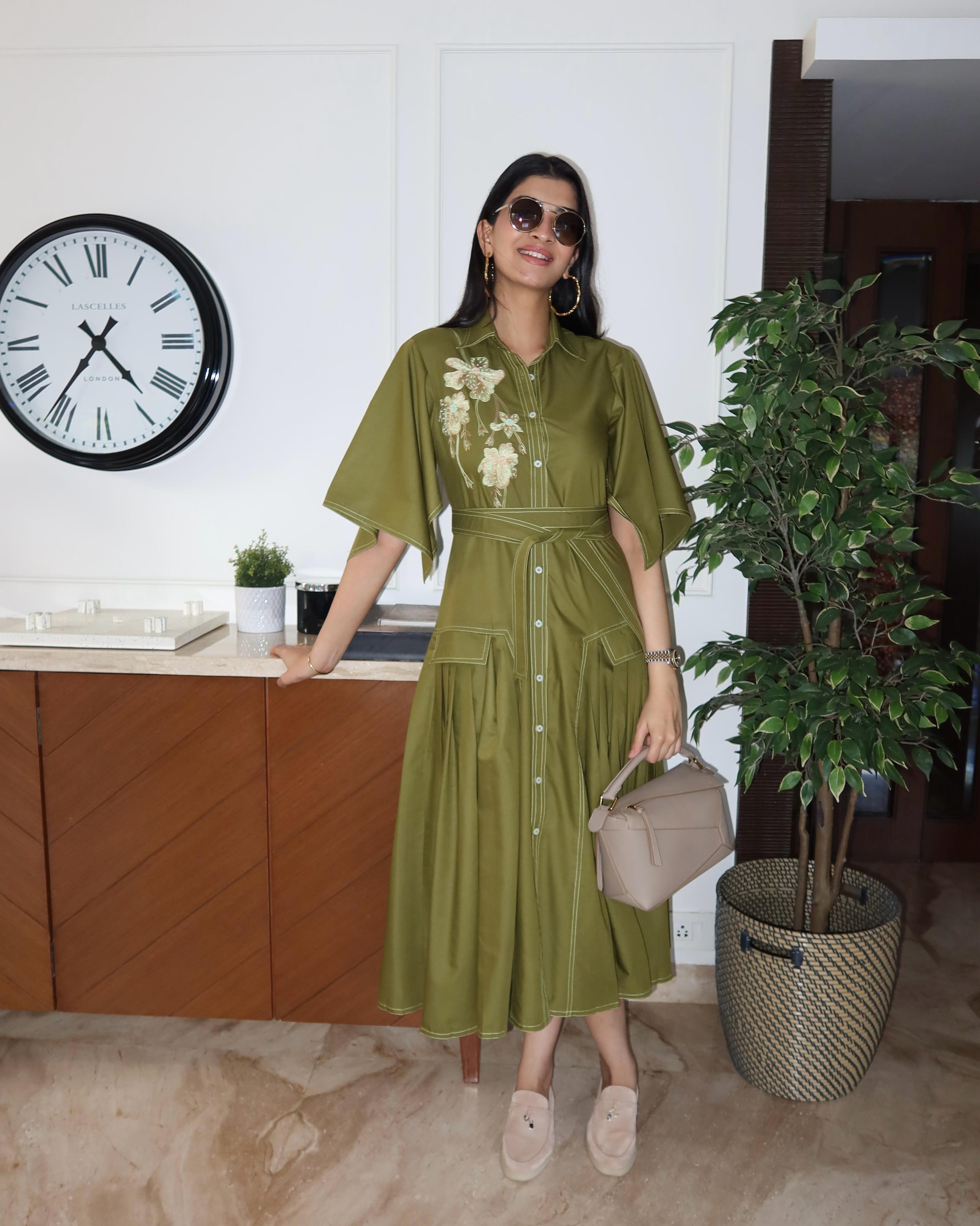 OLIVE GREEN MIDI DRESS WITH FLORAL EMBROIDERY WITH BELT.