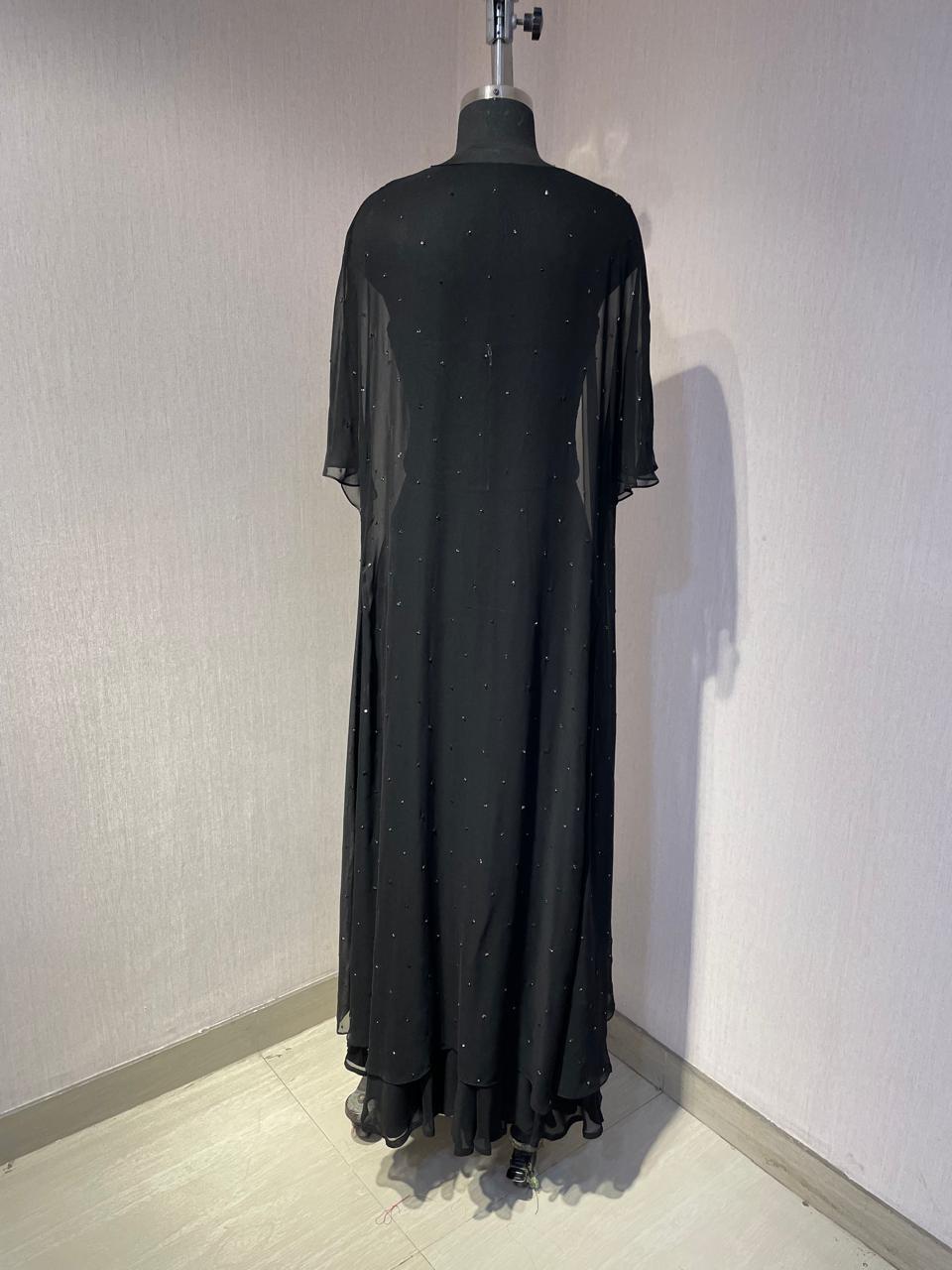 BLACK CORSET CAPE SET WITH FISH CUT SKIRT.