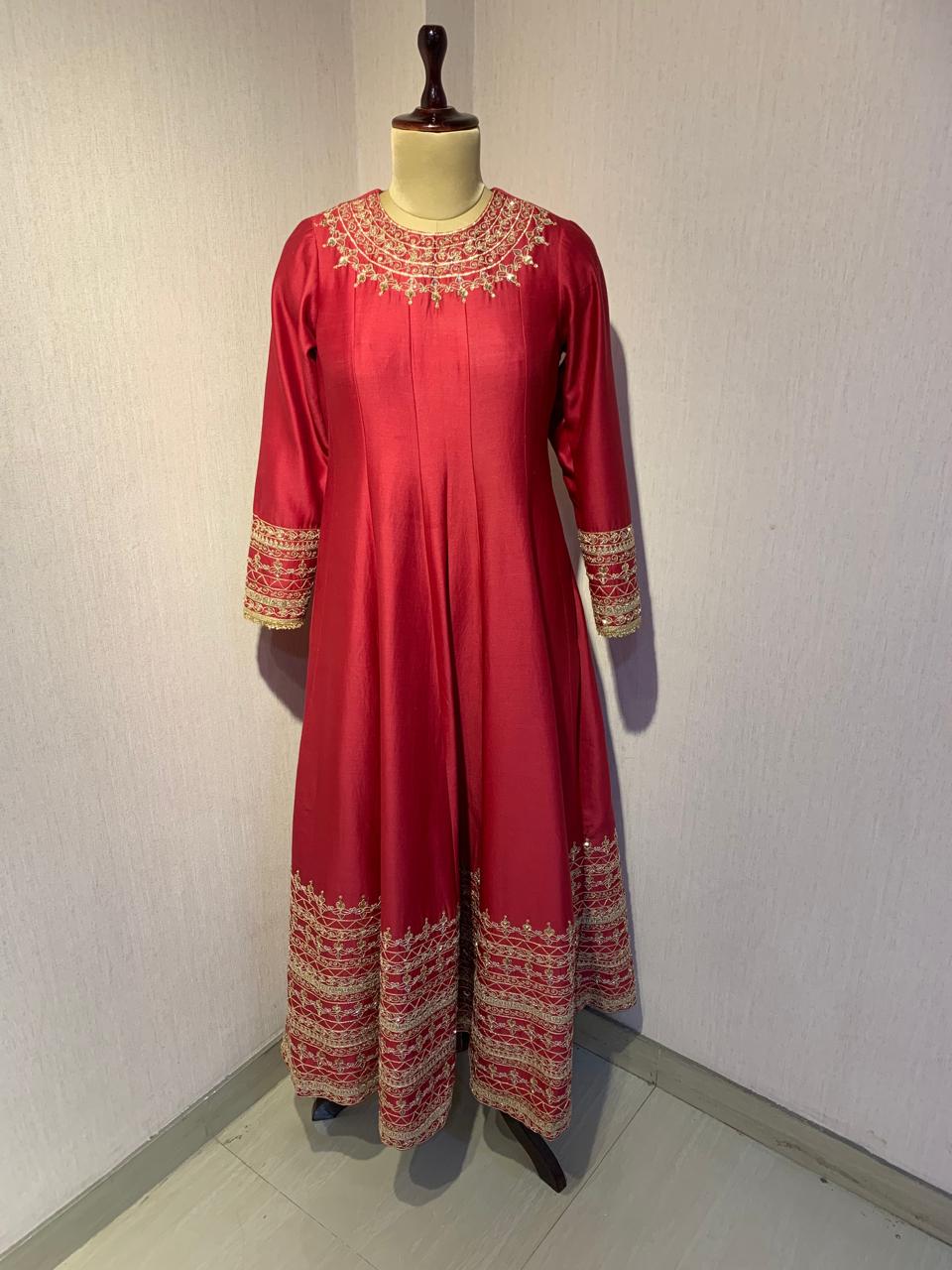MAROON EMBROIDERED ANARKALI SET.