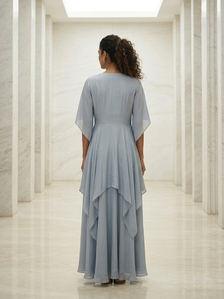 STYLISH GREY DRESS WITH ELEGANT EMBROIDERY ON THE FRONT.