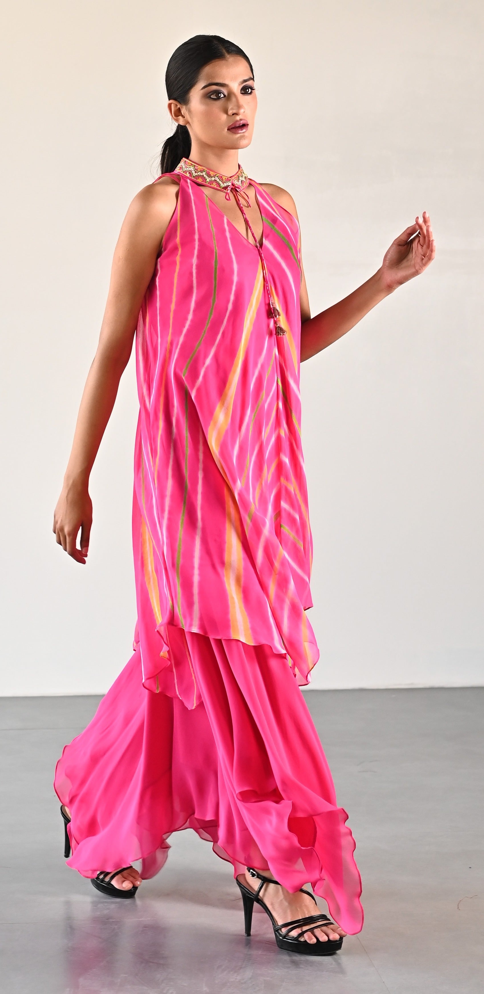 PINK LEHERIYA TOP BOTTOM